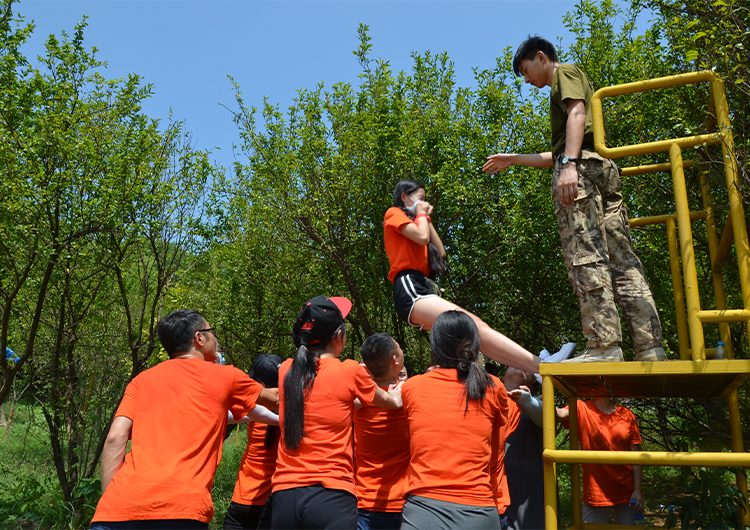 九天峰拓展活动