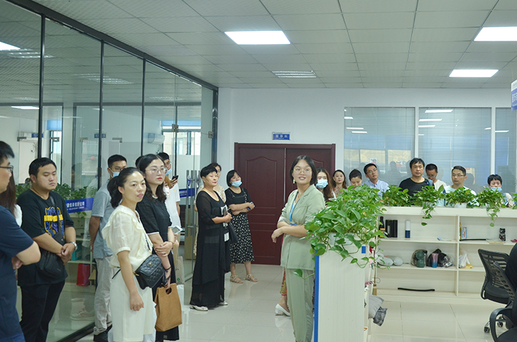 滁州市孵化器和众创空间绩效评价工作培训会议参会人员到我司参观考察