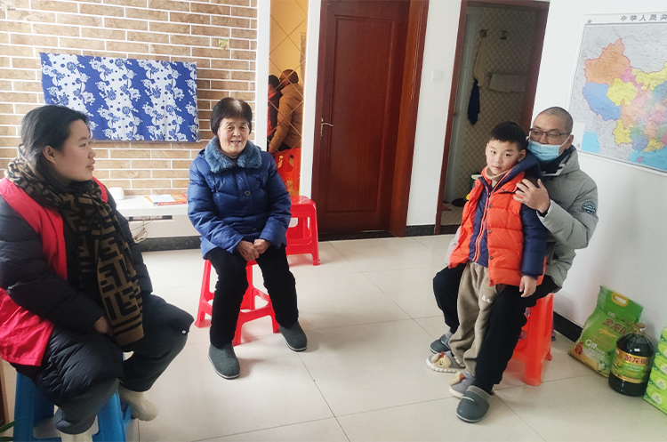 悦来悦好前往文昌花园社区看望爱心帮扶居民
